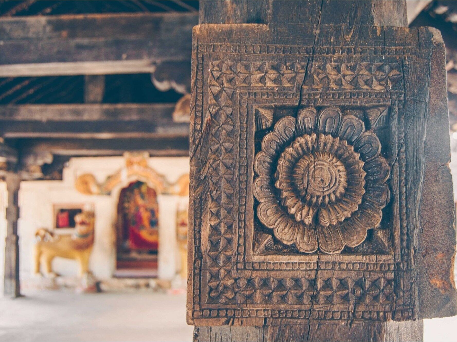 Embekka Devalaya wooden art