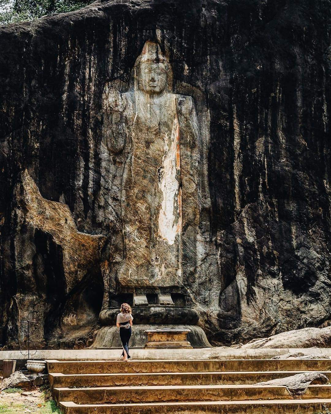 Buddha Statue at Buduruagala Buddha Statue at Buduruagala