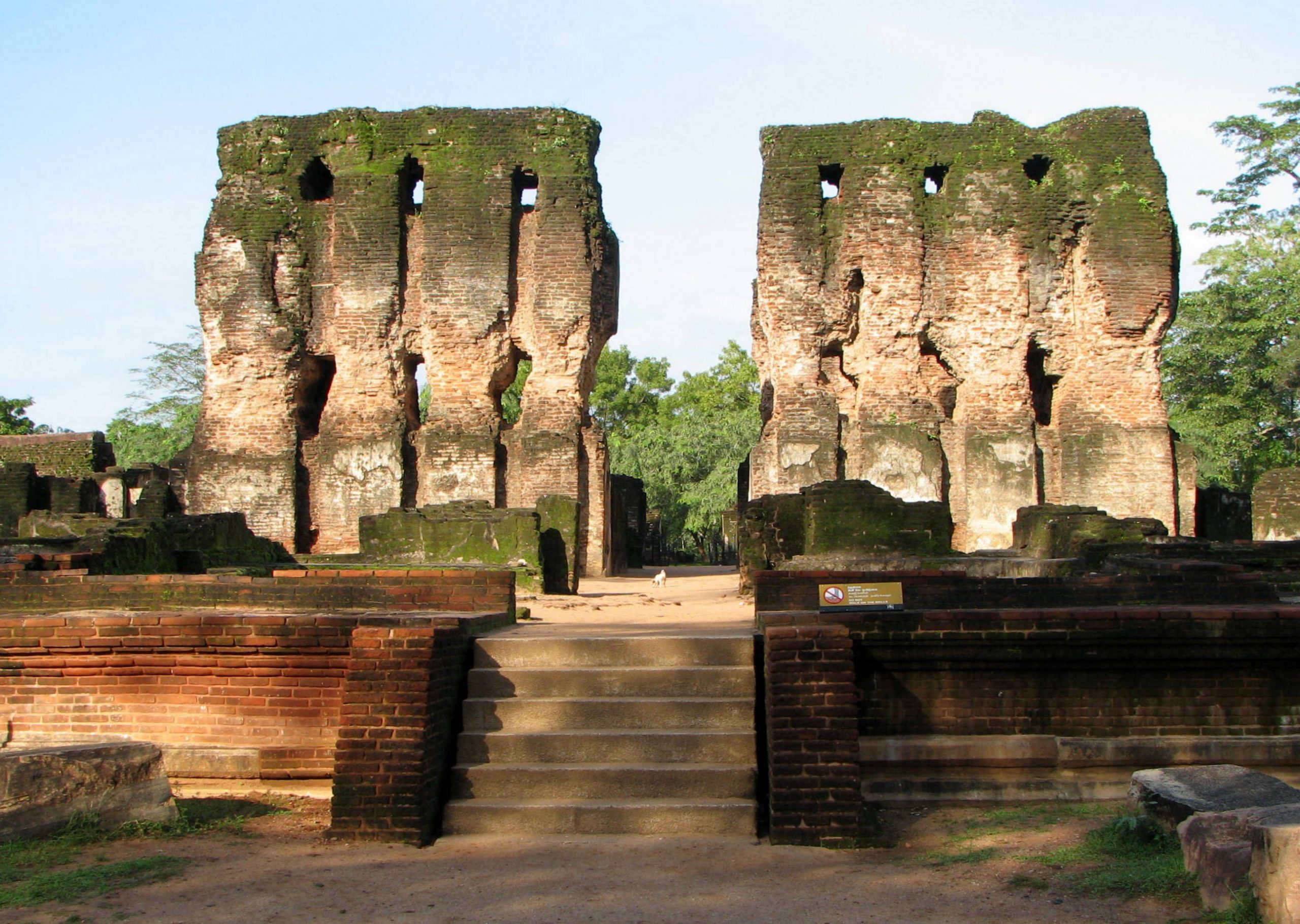 Polonnaruwa Ruins Polonnaruwa Ruins