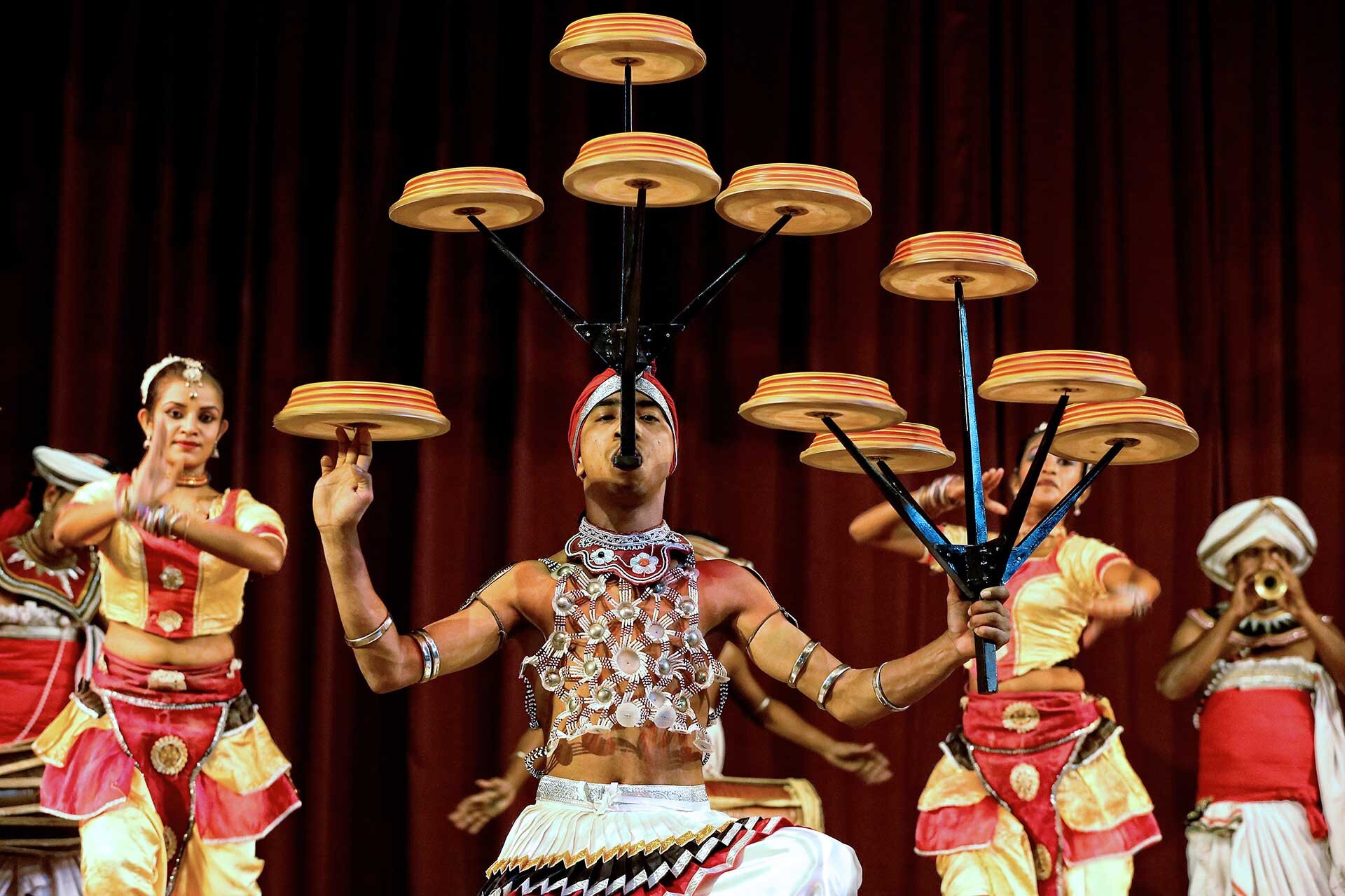 learn-kandyan-dancing-infinitluxurytrave Excellent Gems at Kandy