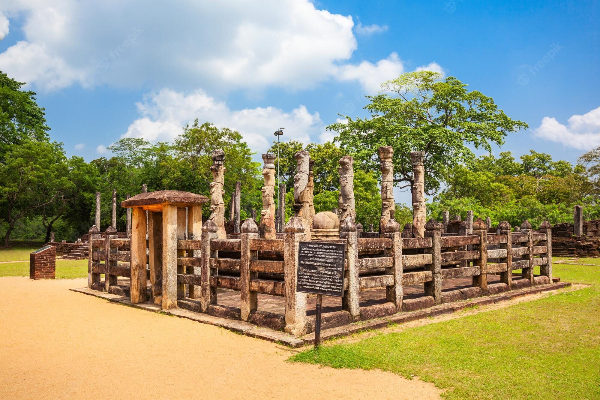 nishshanka-latha-mandapay-nissanka-latha-mmandapaya-nissamka-lata-mandapa-ancient-city-polonnaruwa-sri-lanka_78361-9909