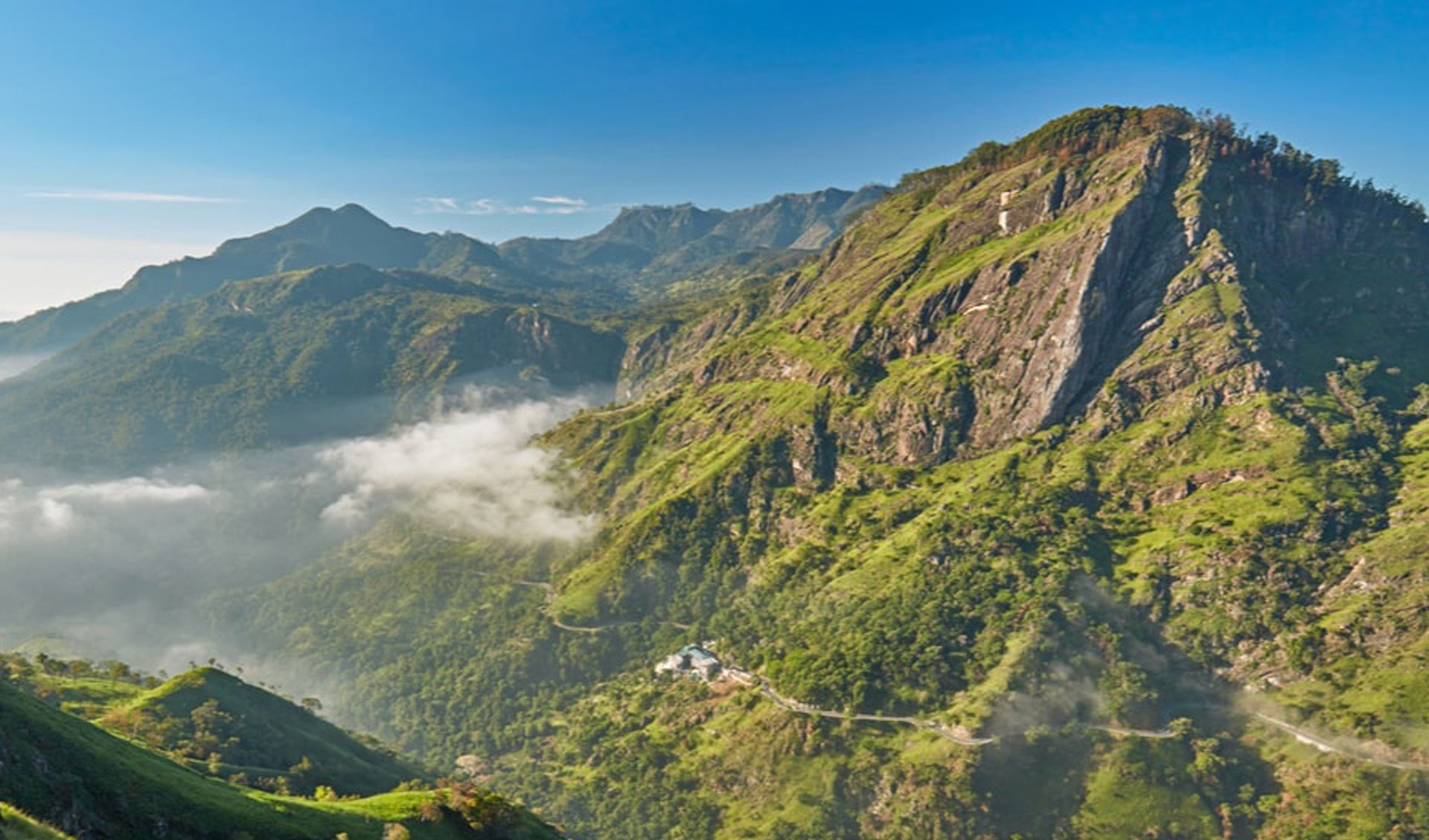 pidurutalagala-mountain-nuwara-eliya-sri-lanka