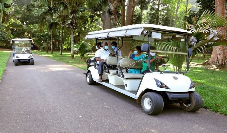 Large Go-kart for 6 travelers in Peradeniya botanical garden Large Go-kart for 6 travelers in Peradeniya botanical garden