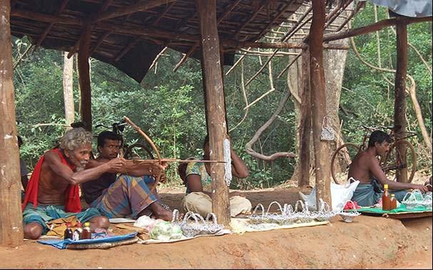 Vedda-salesmen-in-the-Dambana-village-Photo-Peter-Mozelius