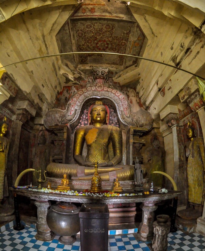 Gadaladeniya main shrine gadaladeniya temple main shirne