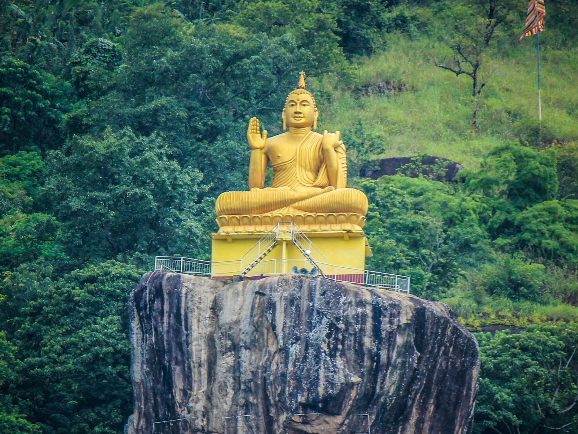 matale aluvihara rock temple buddha statue Matale aluvihara rock buddha statue