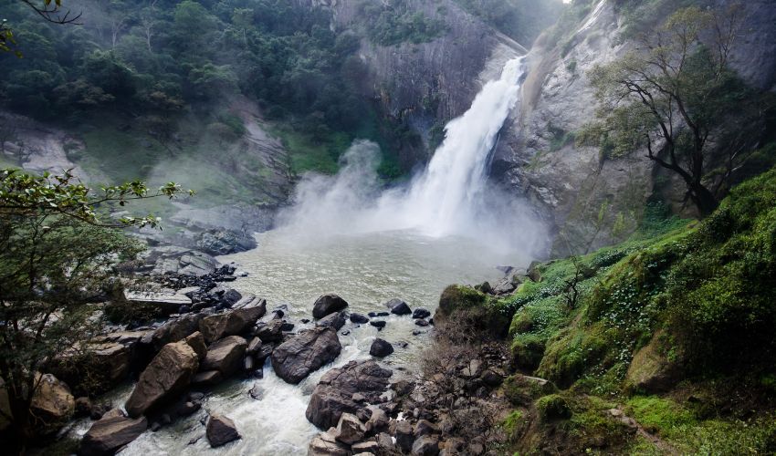 dunhinda fall view dunhinda fall view