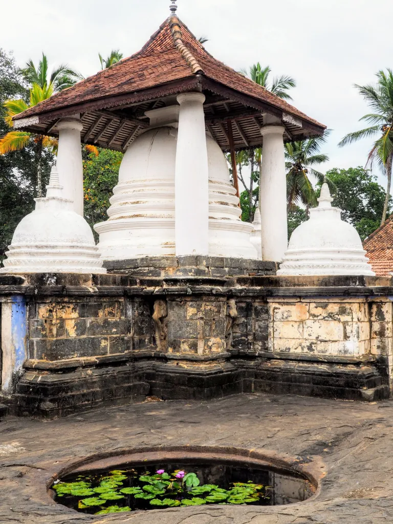 vijayanatha prasada gadaladeniya temple vijayantha prasada Gadaladeniya