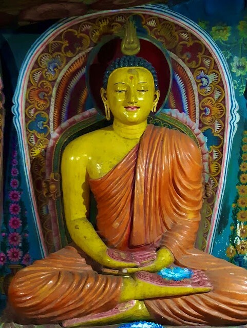 aluvihare seated buddha statue seated buddha statue aluvihare