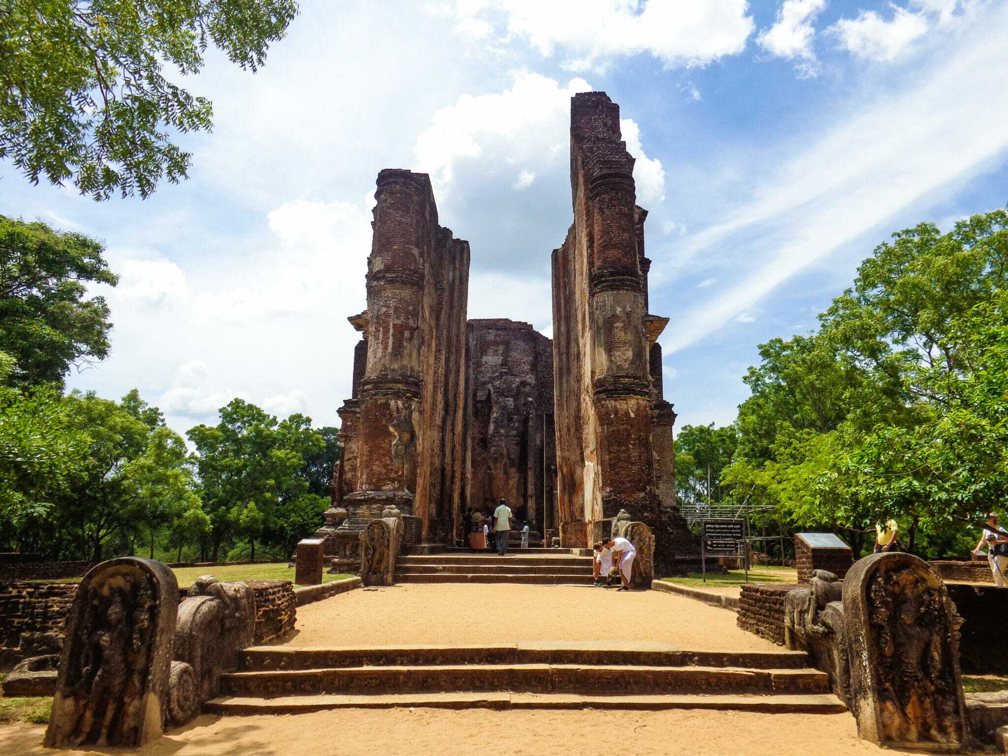 lankatilaka vihara polonnaruwa photo lankatilaka vihara polonnaruwa photo