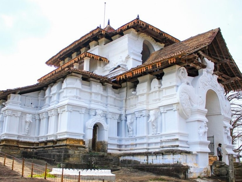 lankathilaka temple outside photo lankathilaka templa outside view
