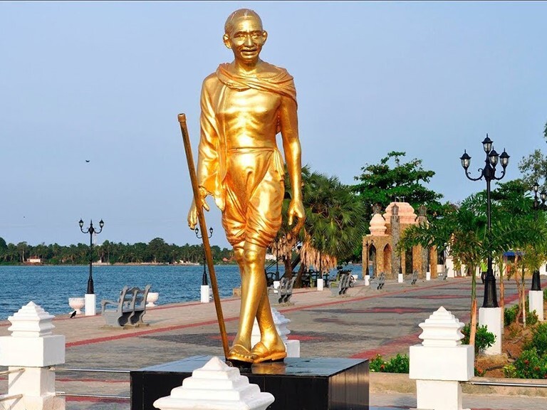 mahatma gandhi park statue Mahatama Gandhi Statue in Mahathma gandhi park