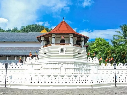 temple of tooth relic outside